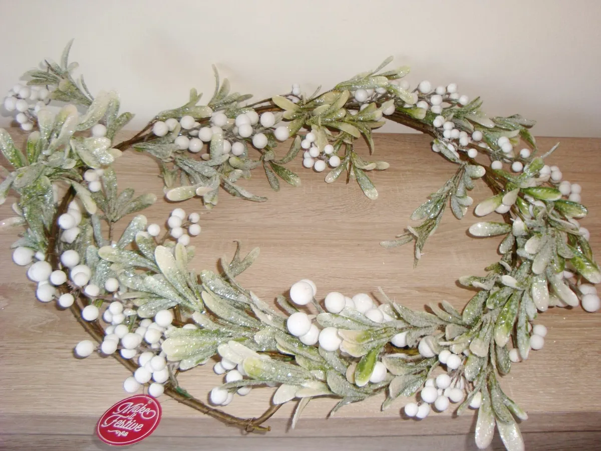 White berries and sparkly mistletoe garland L150cm - Image 1