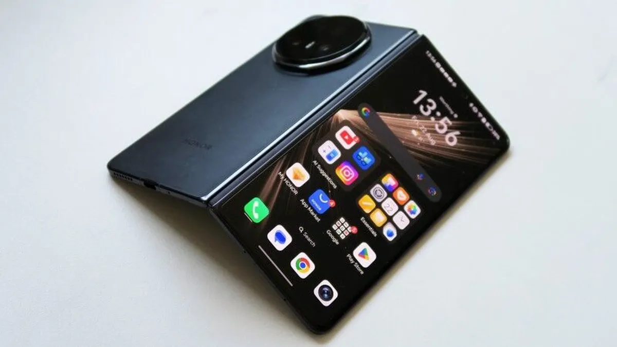 Honor Magic V5 32gb ( 16+16) ram 512gb. Trade-ins / Swaps welcome. Black. Brand new condition only used for a couple of days. the most powerful folding phone, so thin. - Image 1