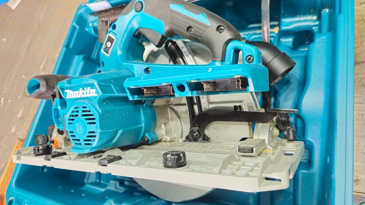 Makita 36v circular saw DHS900 - Image 3
