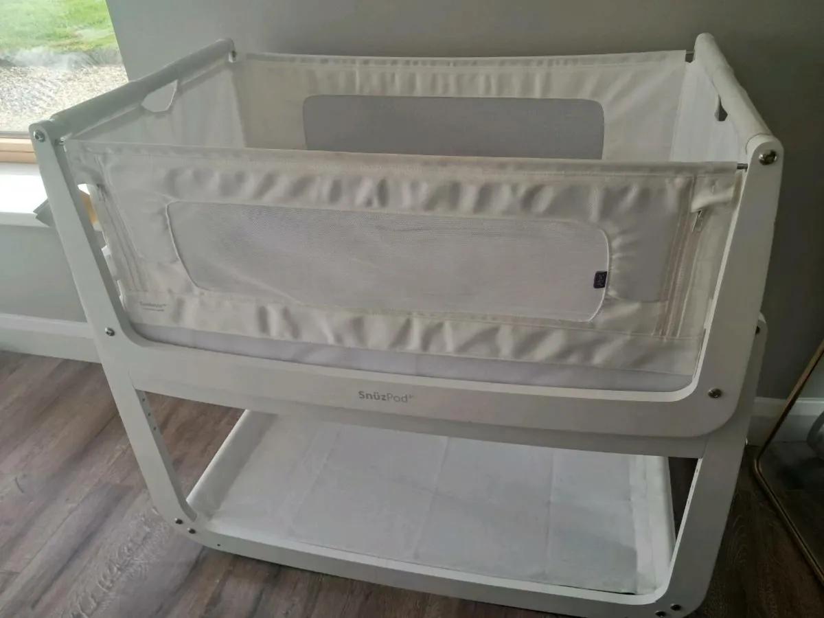 Snuz Bedside Crib - Image 1