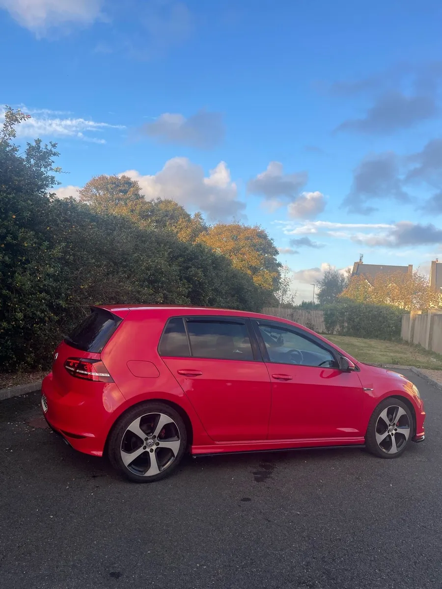 Golf R-Line - Image 4