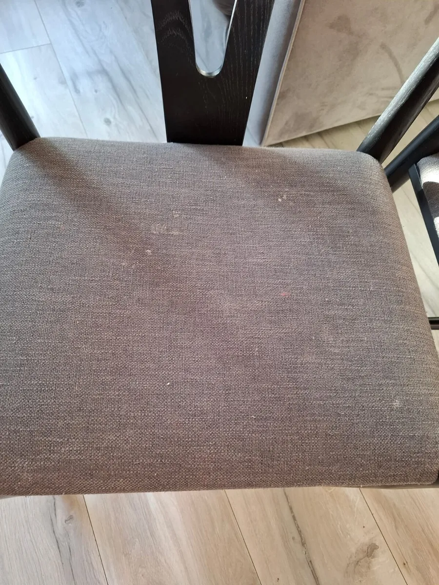 Wishbone chairs - Image 3