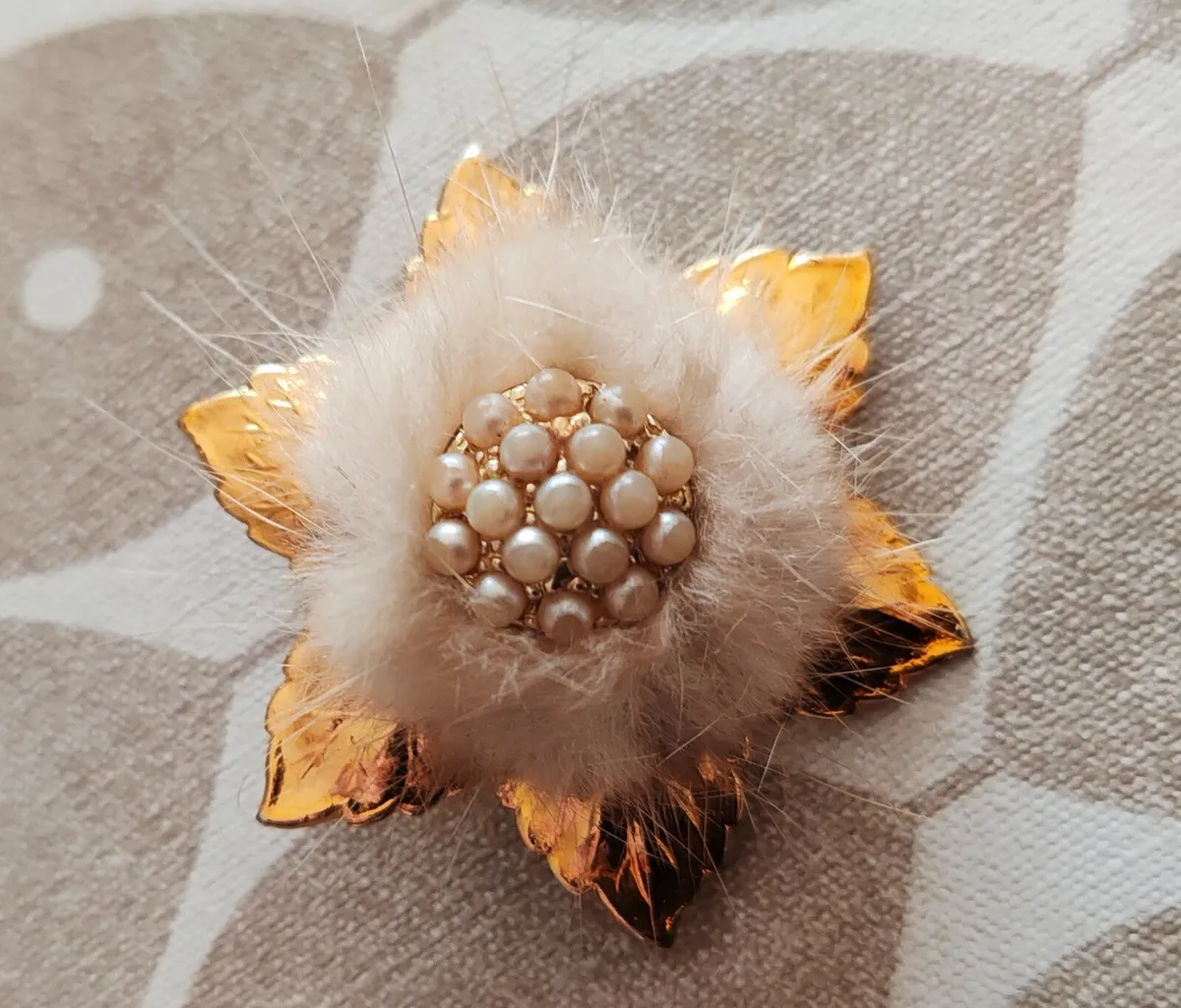 Vintage goldtone and pearl brooch - Image 2