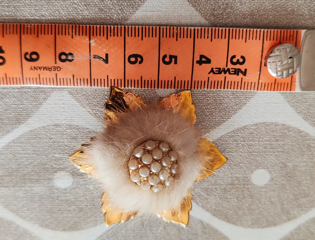 Vintage goldtone and pearl brooch - Image 4