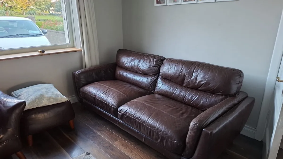 Leather couch - Image 1