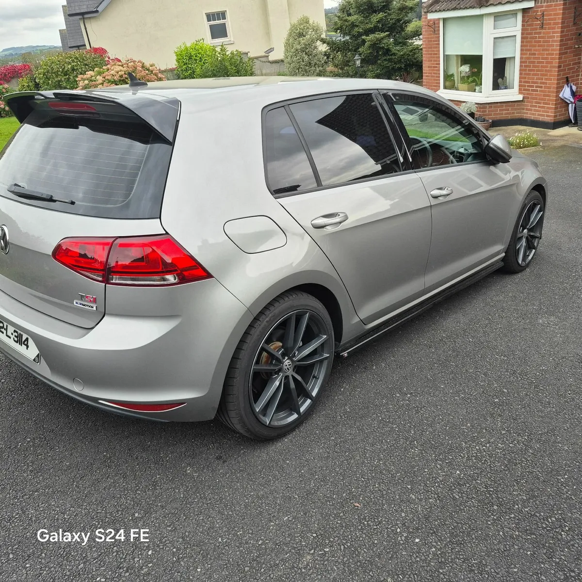 VW GOLF HIGHLINE 150BHP AUTO - Image 2