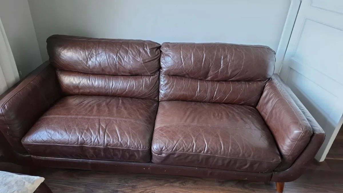 Leather couch - Image 4