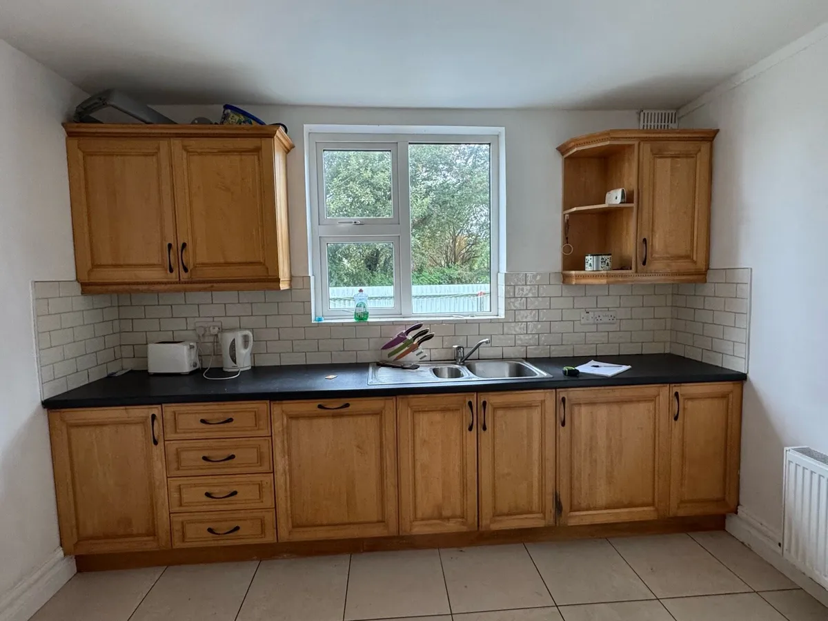 Kitchen including appliances - Image 1
