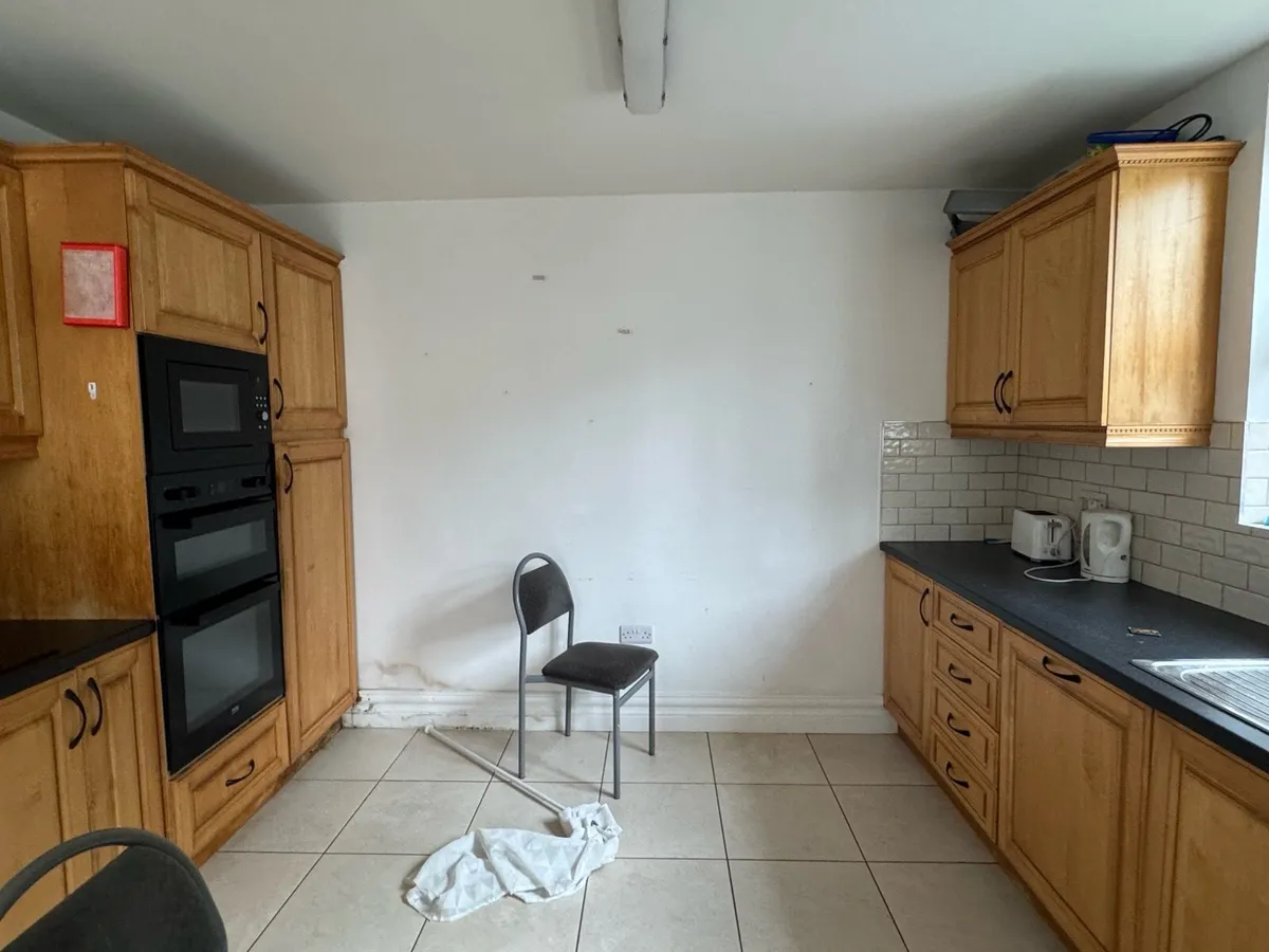 Kitchen including appliances - Image 3