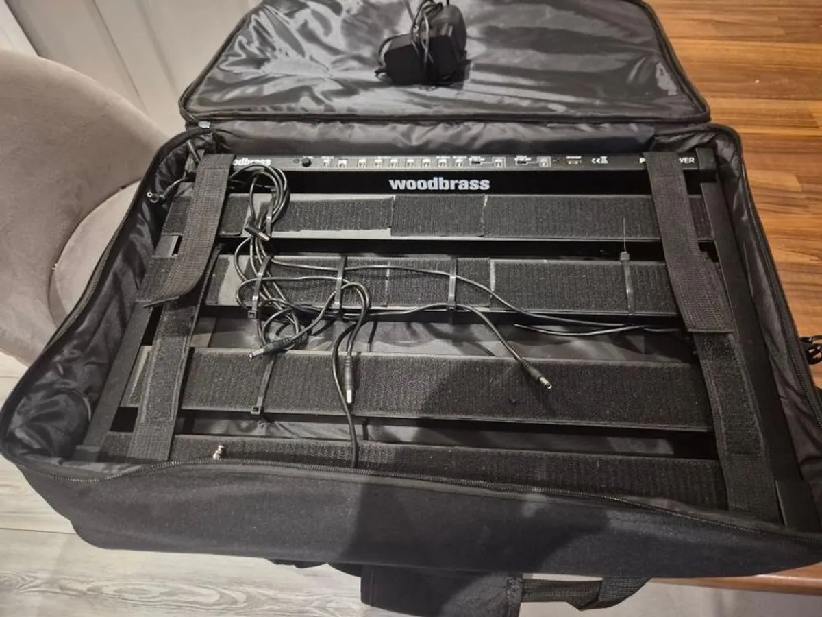 New double row pedal board with case and charger - Image 4