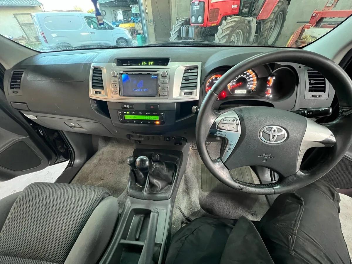 2013 Toyota Hilux 3.0L D4D Invincible - Image 4