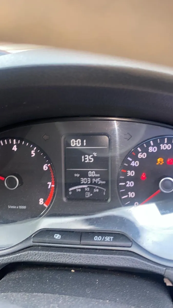 Volkswagen polo - Image 4