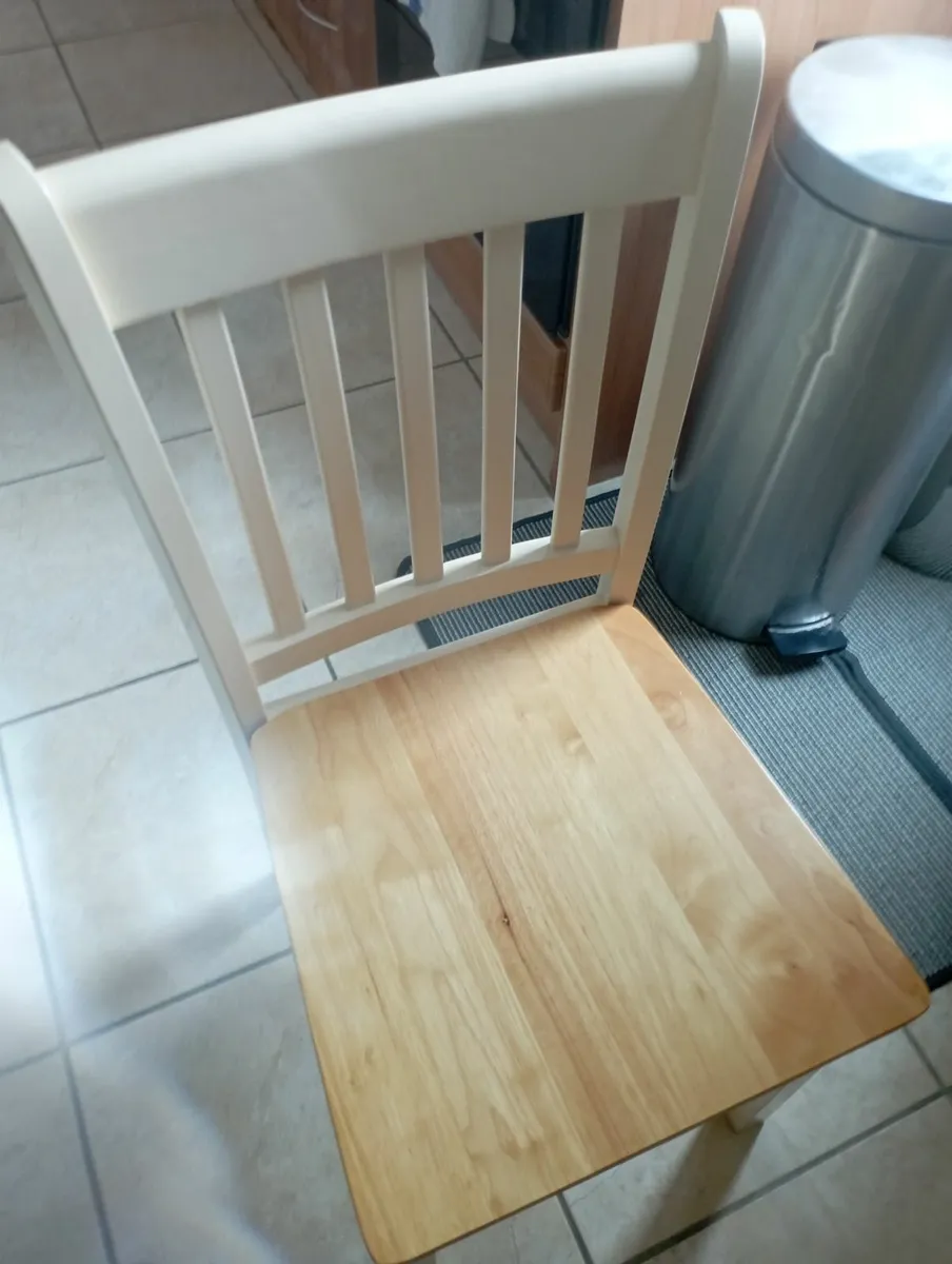Table and 4 chairs - Image 4