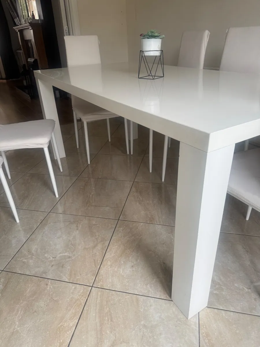 Table and cheirs - Image 2
