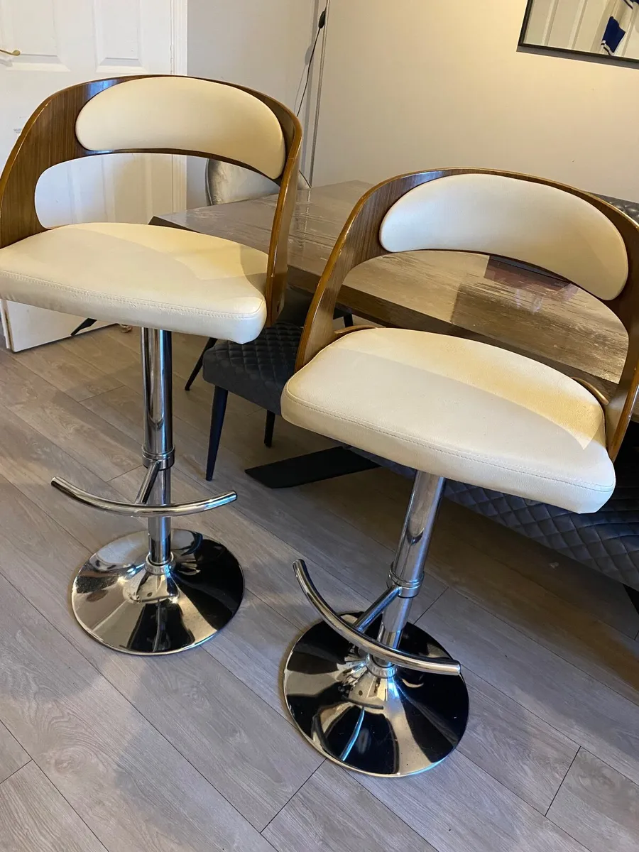 Bar stool - Image 1