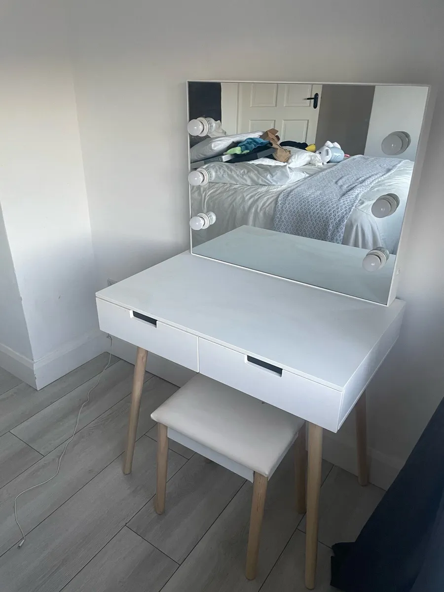 Vanity table and stool - Image 2