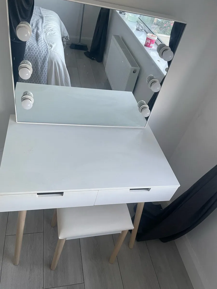 Vanity table and stool - Image 3