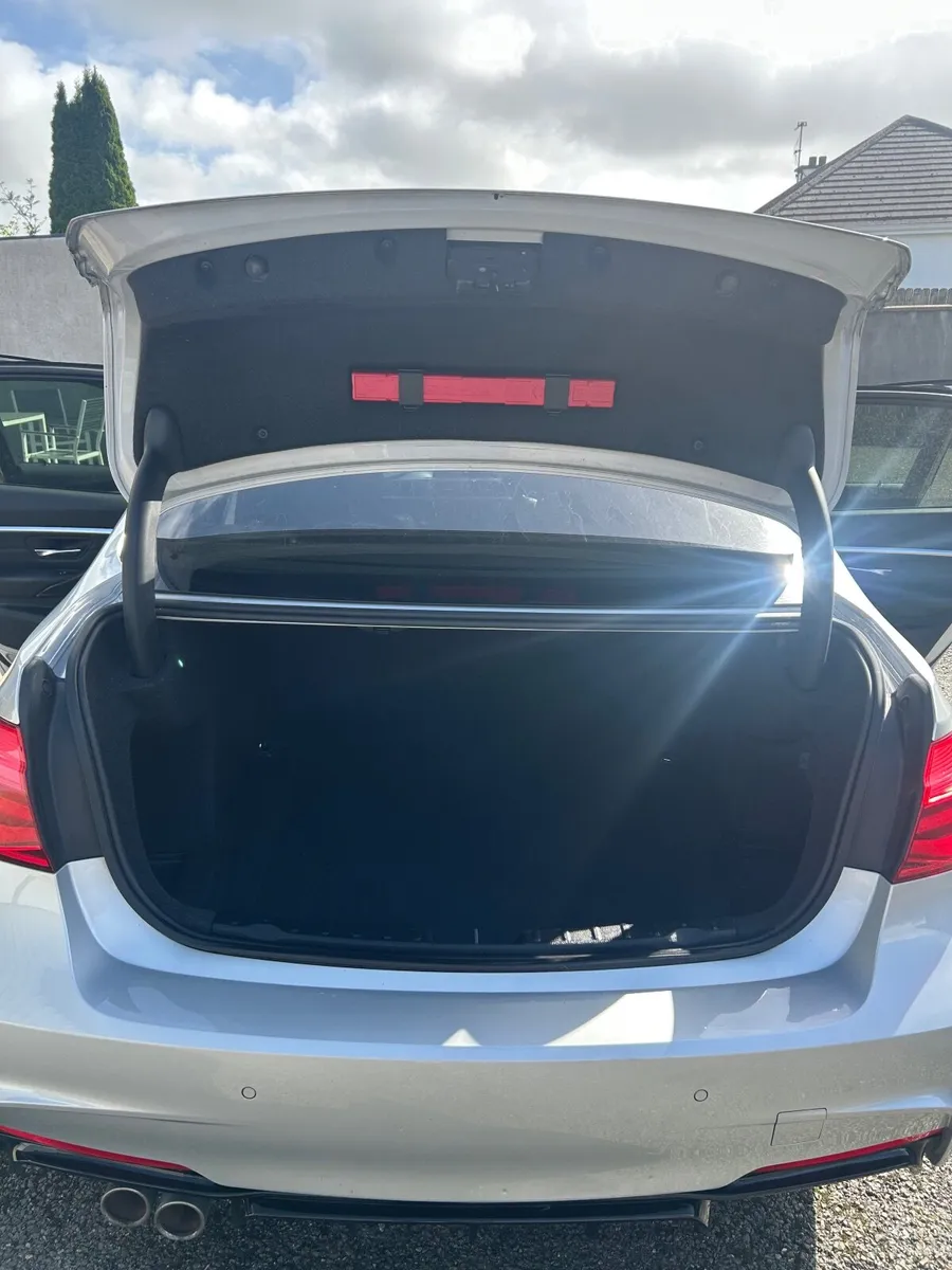 BMW 3-Series 2017 - Image 2