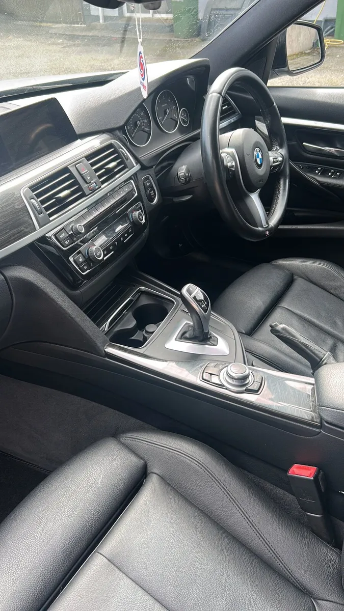 BMW 3-Series 2017 - Image 3