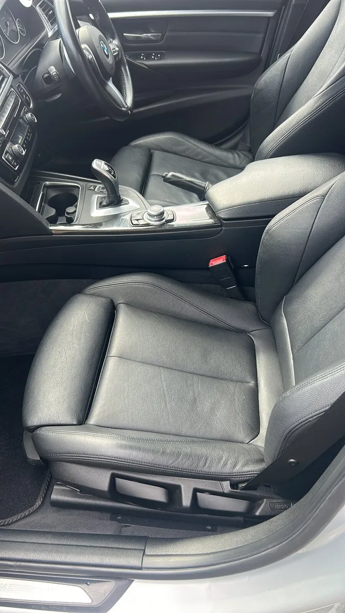 BMW 3-Series 2017 - Image 4