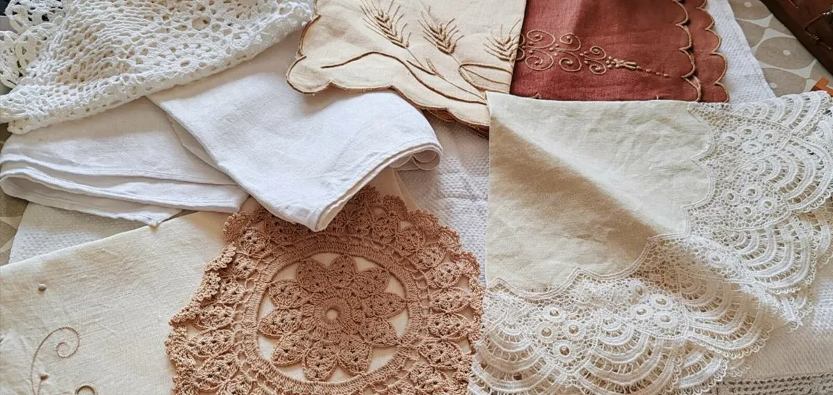 Vintage table linens - Image 2