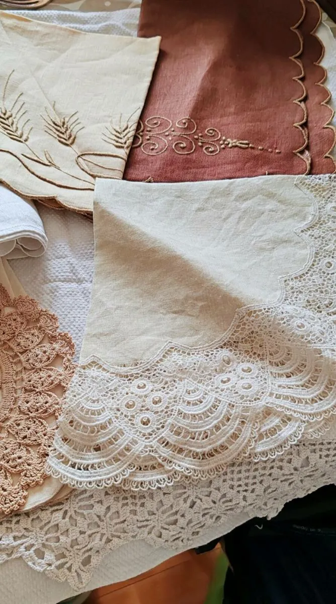 Vintage table linens - Image 3