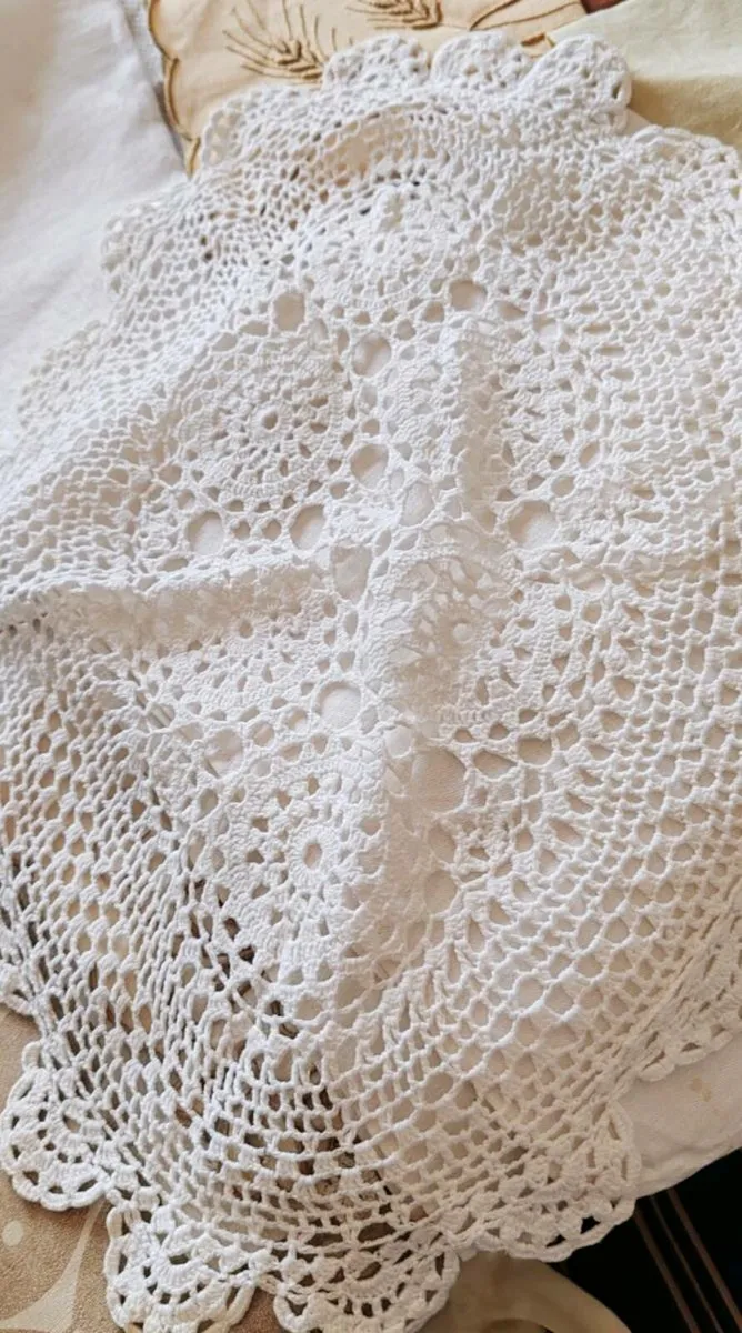 Vintage table linens - Image 4