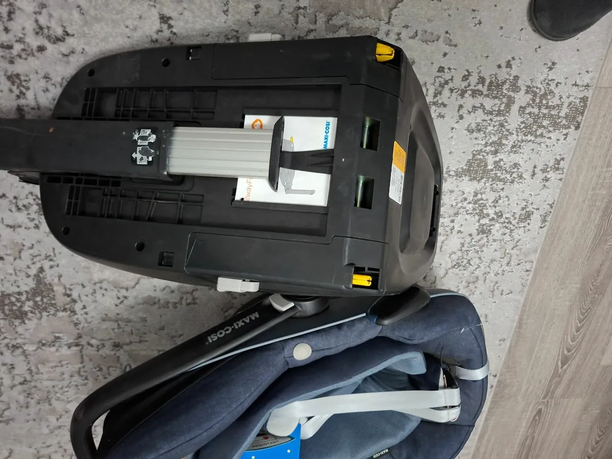 Maxi-Cosi Car Seat - Image 1