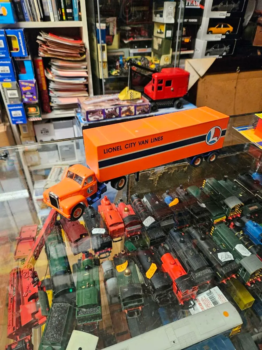 Corgi Mack Tractor Unit and Trailer 1.50 - Image 1
