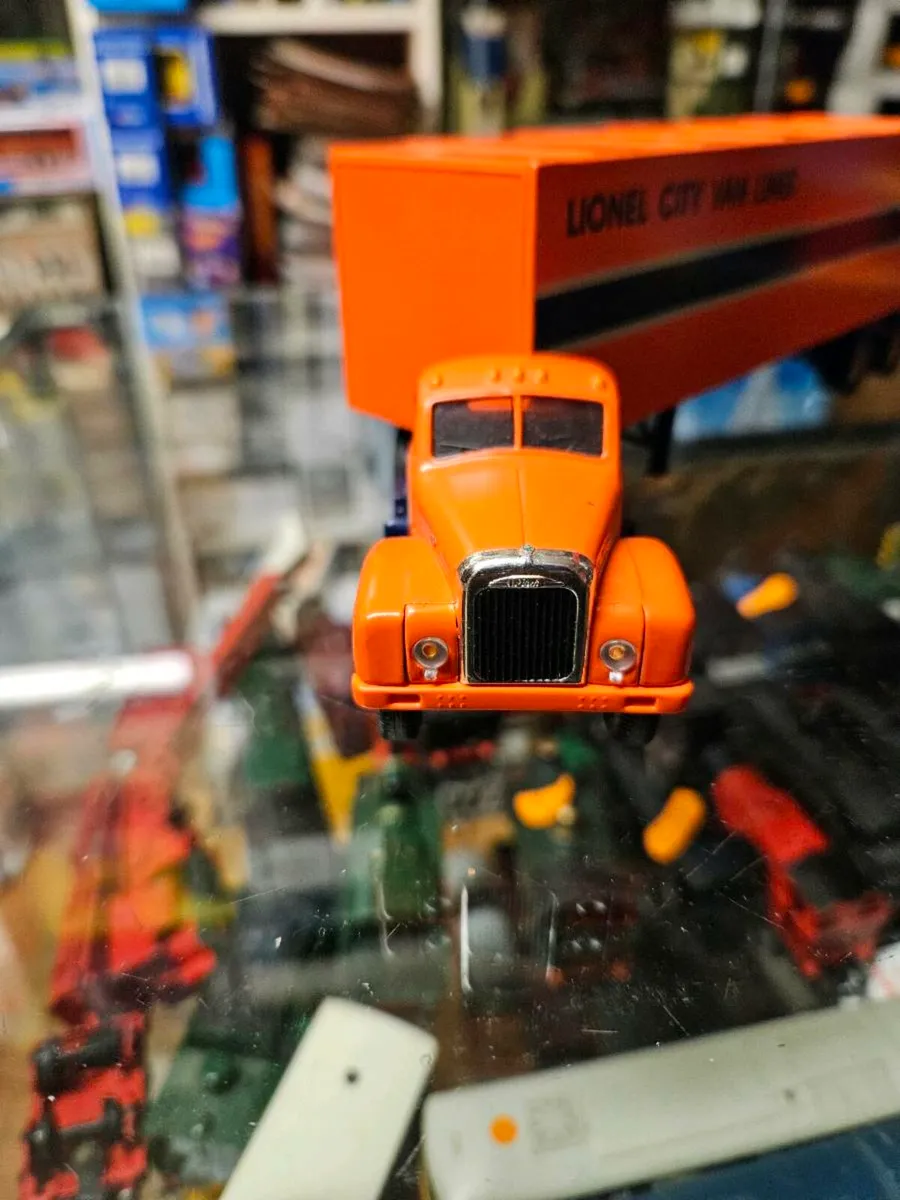 Corgi Mack Tractor Unit and Trailer 1.50 - Image 2