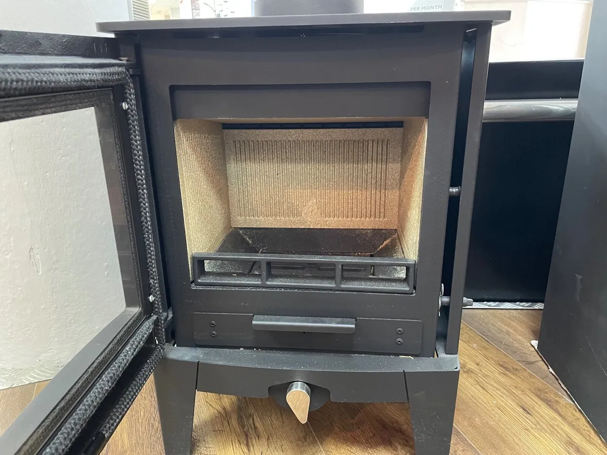 Ex-display Futura 4 Multi-fuel Stove - Image 3