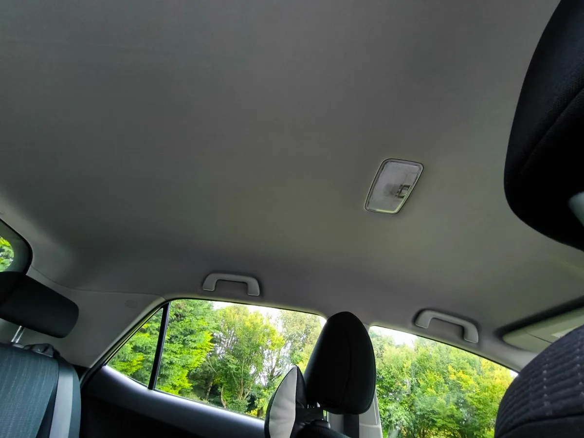 Toyota Auris 1.4 petrol - Image 1