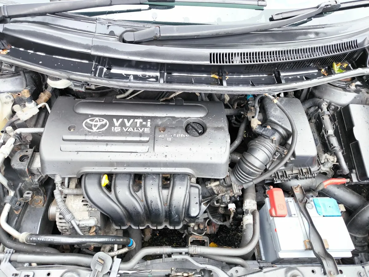 Toyota Auris 1.4 petrol - Image 4