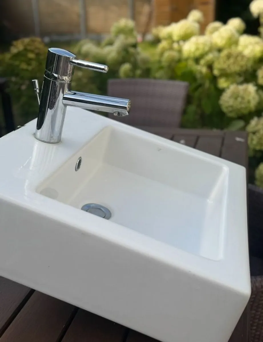 sink and toilet modern style - Image 4