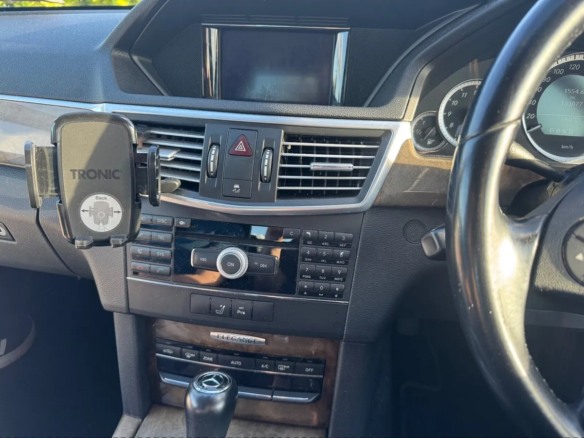 Mercedes-Benz E-Class 2010 - Image 2