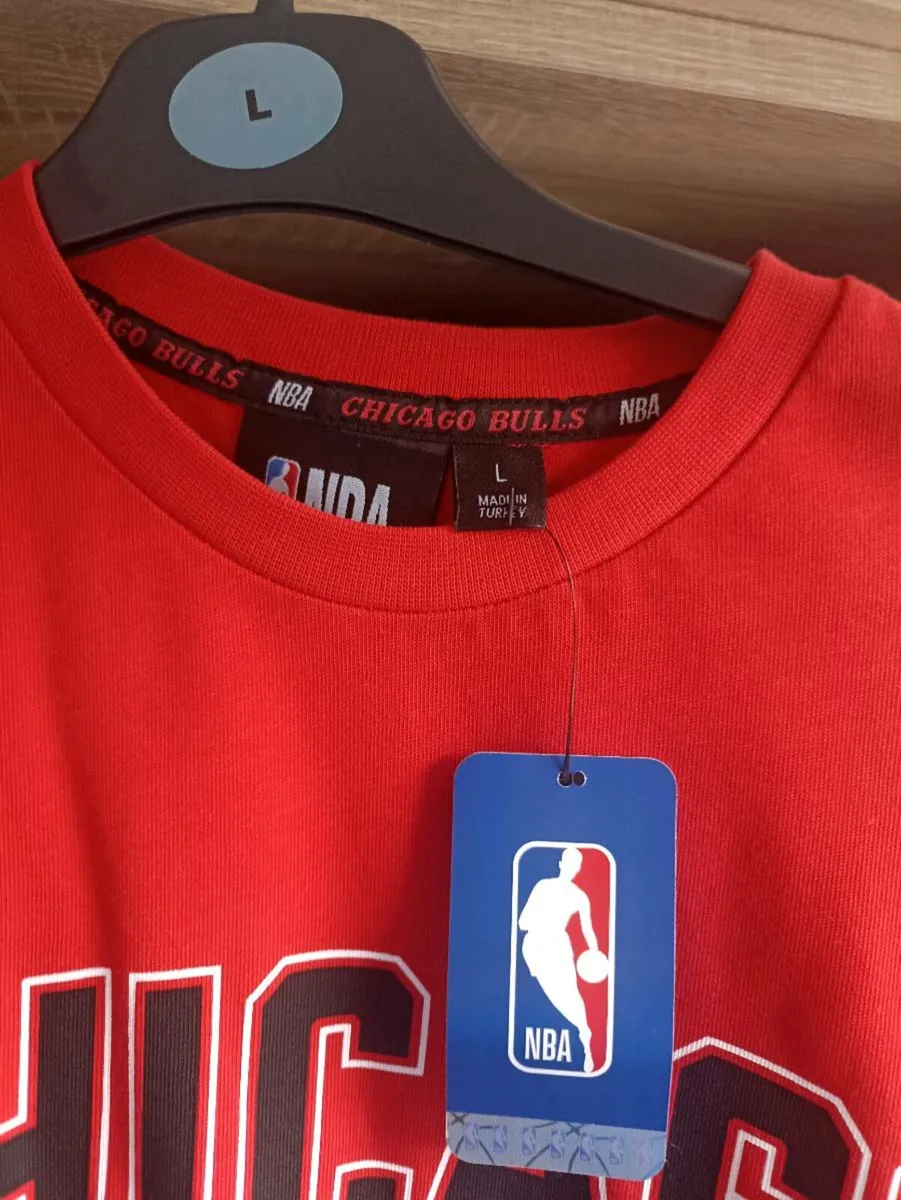 Chicago bulls t-shirt - Image 2