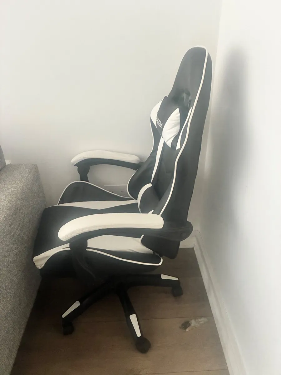 Gaming Chair - Image 3