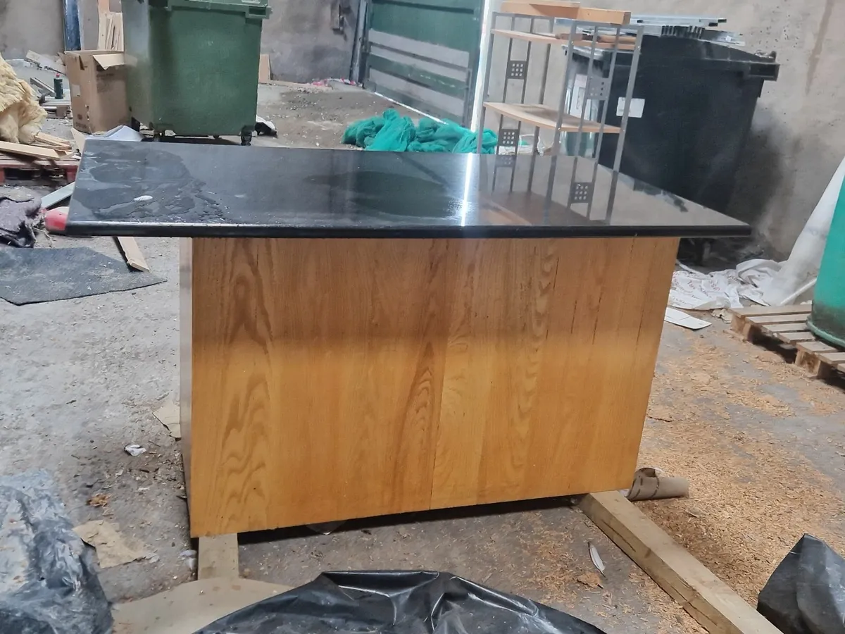 Kitchen island - Image 1