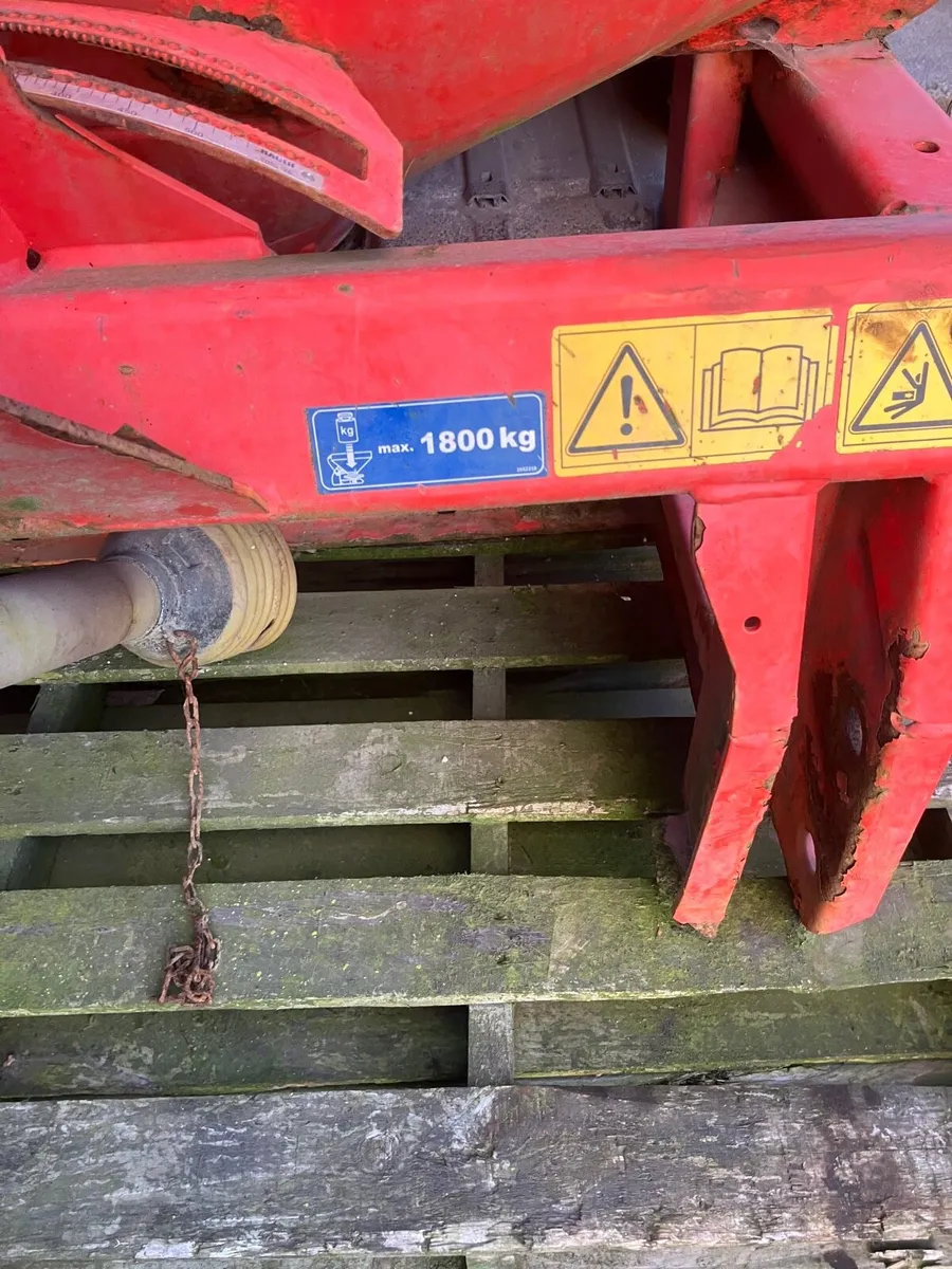 Rauch fertiliser spreader - Image 2