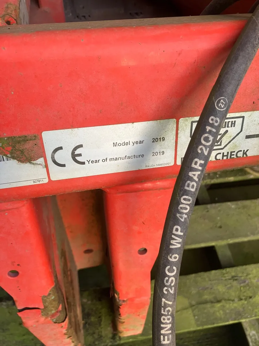 Rauch fertiliser spreader - Image 3