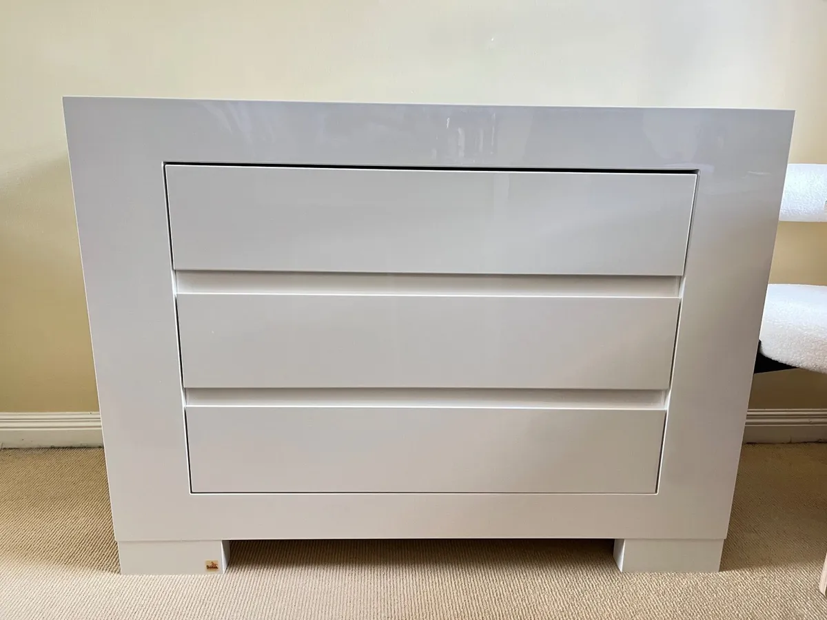 Baby changing table unit with 3x drawers - Image 1