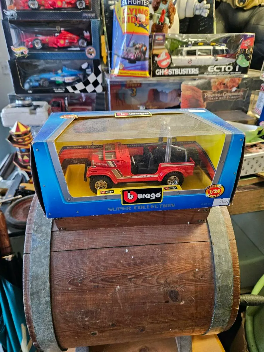 Corgi Burago Wrangler Jeep 1.24 - Image 1