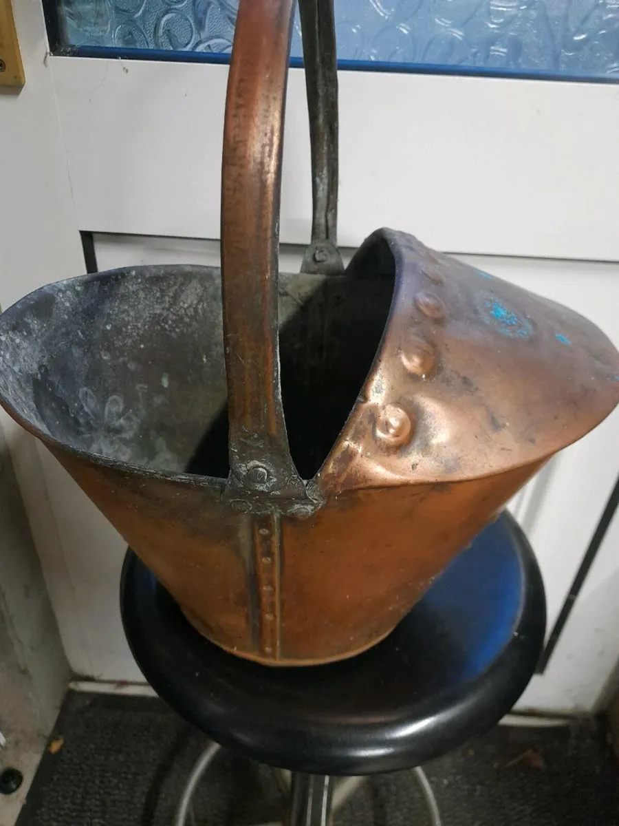 Old copper bucket - Image 1
