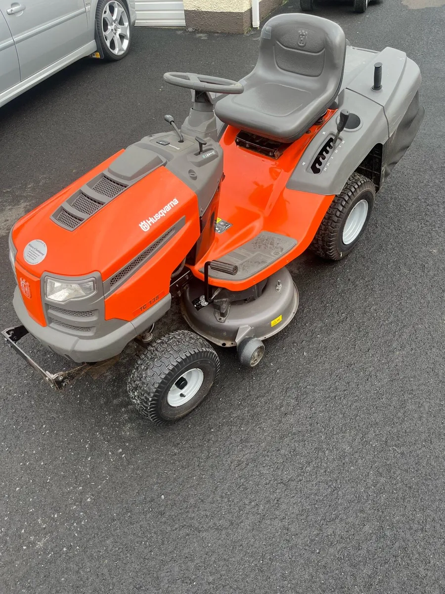 Husqvarna tc138 ride on lawnmower - Image 1