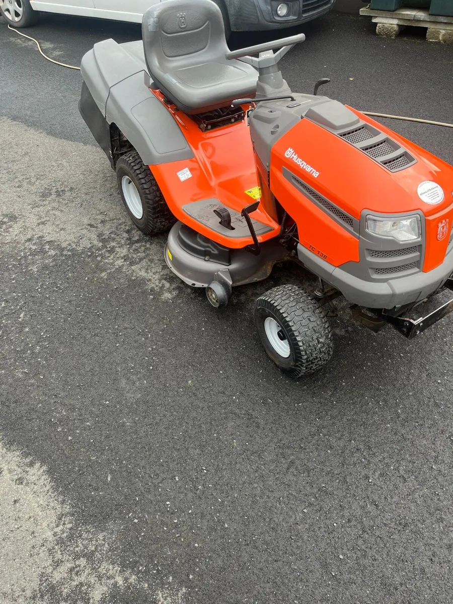 Husqvarna tc138 ride on lawnmower - Image 4
