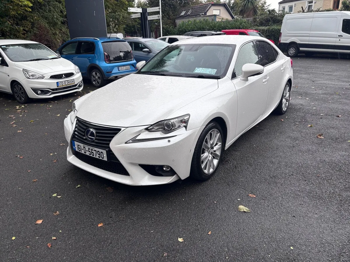 Lexus IS300h - Image 4