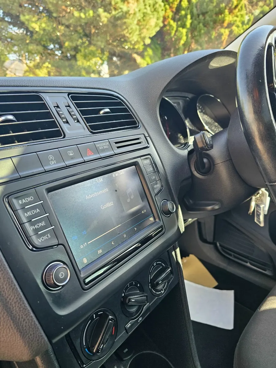 Volkswagen Polo 2017 - Image 2