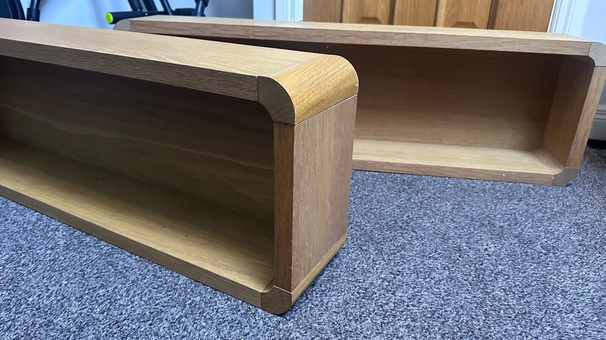 Solid oak shelves - Image 1