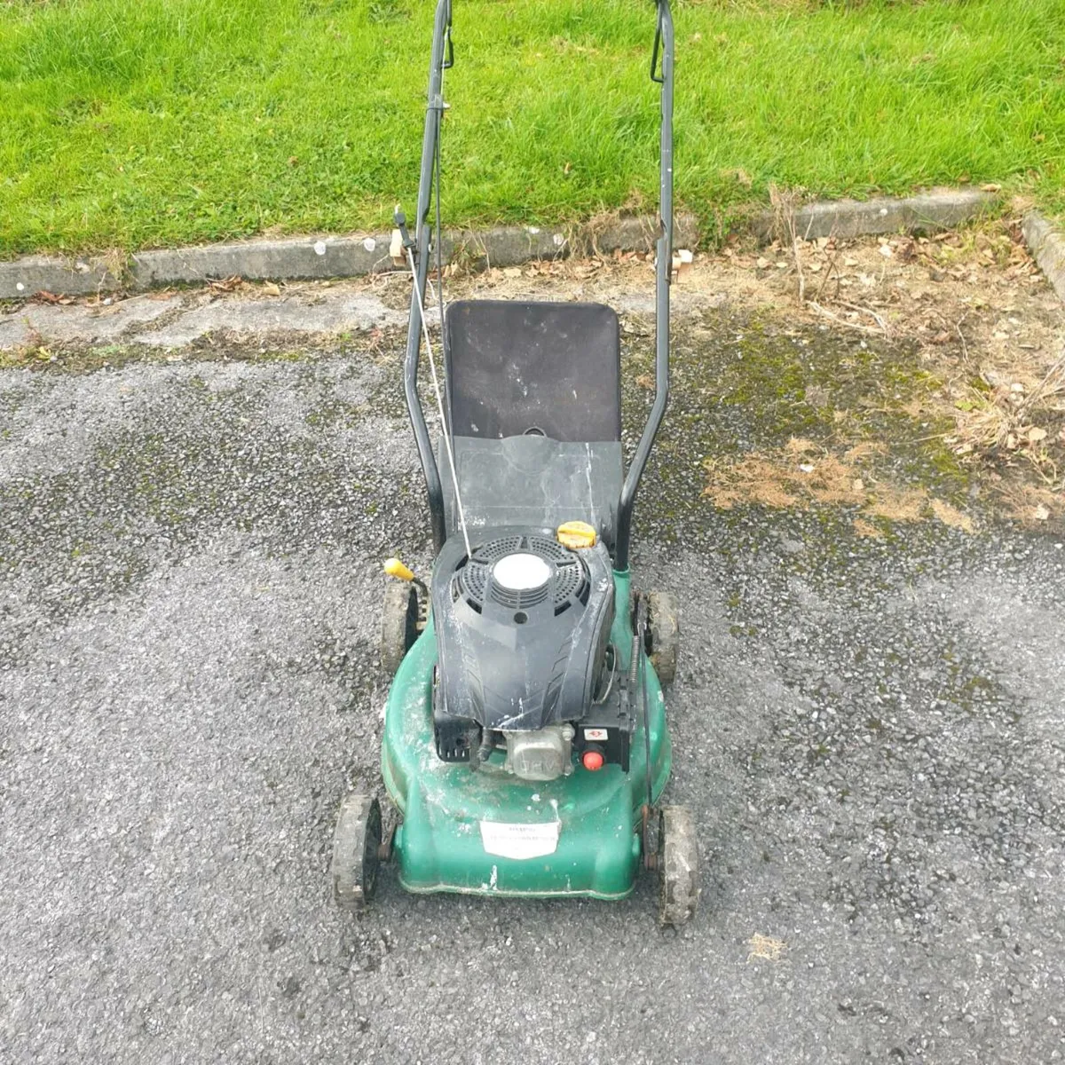 3 lawnmovers  1 grass strimmers 1 hedge cutters - Image 1