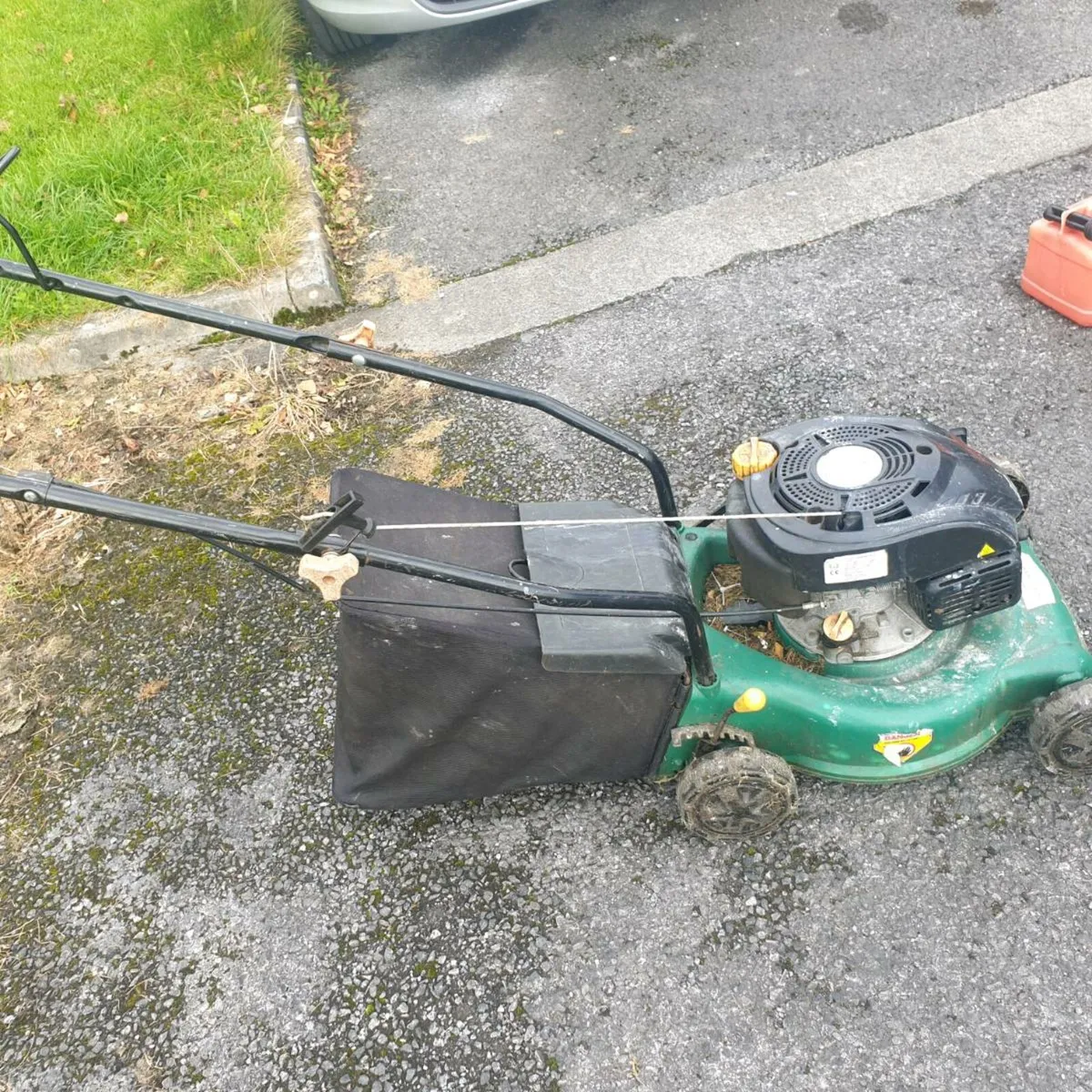 3 lawnmovers  1 grass strimmers 1 hedge cutters - Image 2